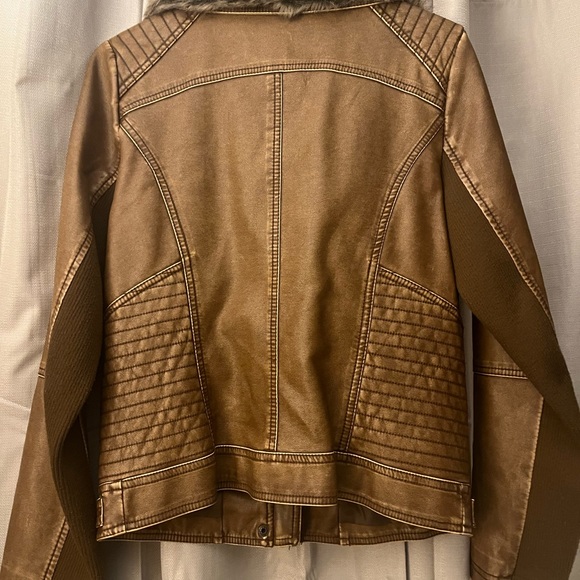 Stylish Designer Jacket - Picture 3 of 10